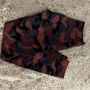 Lululemon 7/8 pants red camo